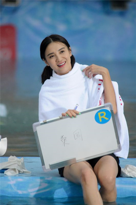 跑男3宋佳笑声魔性 巧撕王祖蓝恩仇难断|宋佳|王祖蓝|奔跑吧兄弟_新浪