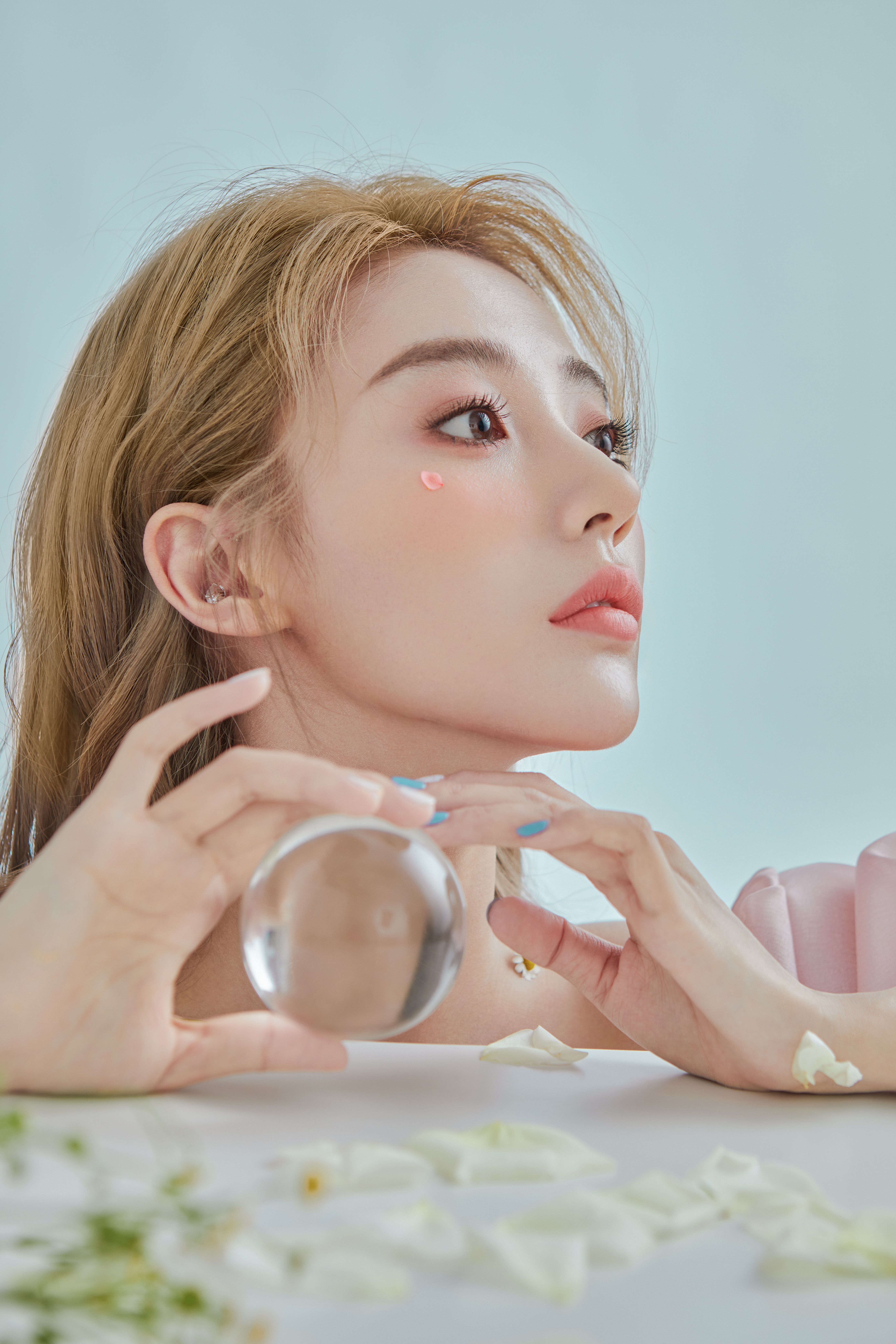 安泳畅七夕写真释出樱花精灵造型清丽澄澈