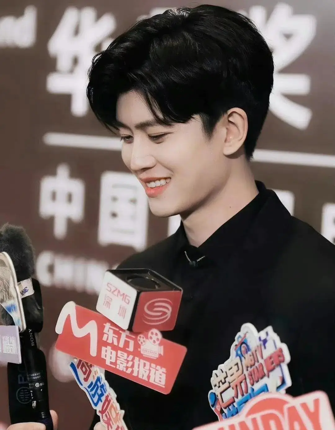 原创被男明星笑容治愈的瞬间肖战任嘉伦太温暖看到成毅赏心悦目