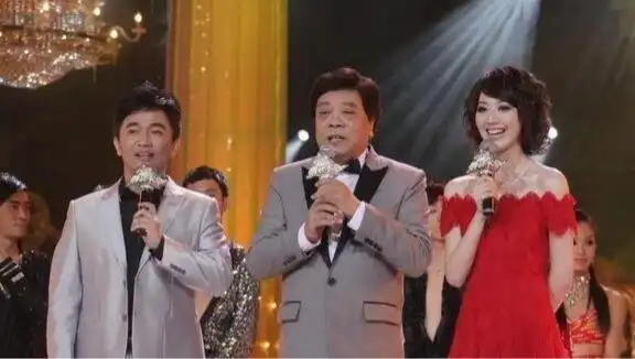 曹可凡在发现王冠主持存在短板后,还为她制定了提升计划.