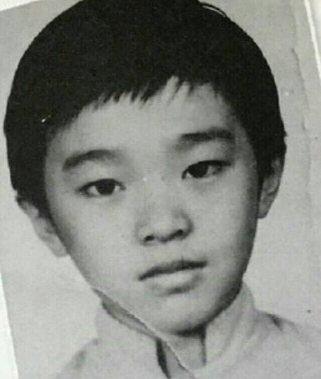 周星驰非常珍贵的照片曝光,少年时和妈妈合影最帅气