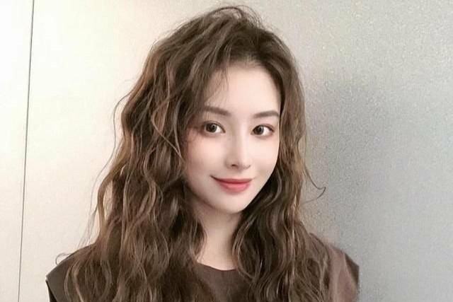 2021年减龄烫发,30一40岁女人发型短发