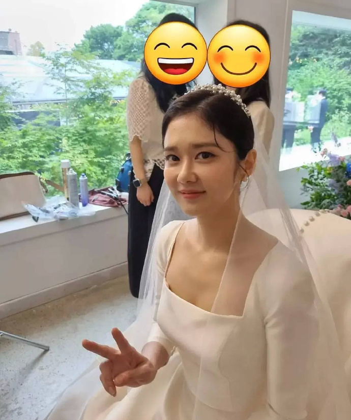 41岁张娜拉婚后撒糖!与老公穿情侣装度蜜月,两人合照难掩幸福