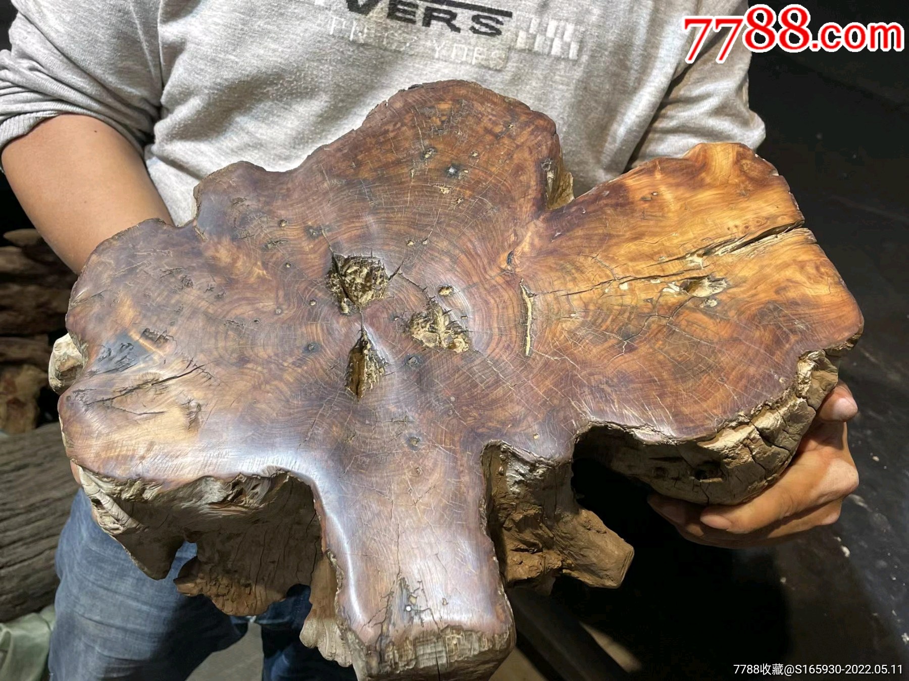 黄柏木木墩,包浆一流,落地平稳,造型别致,尺寸36/32,高20-价格:688元