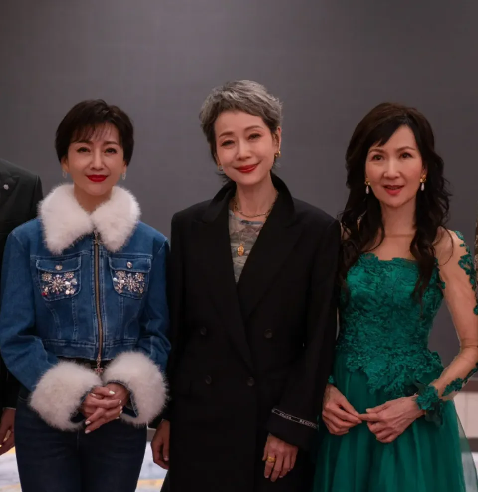 新白娘子30周年主创齐聚,赵雅芝叶童同台风韵犹存,小青却老了