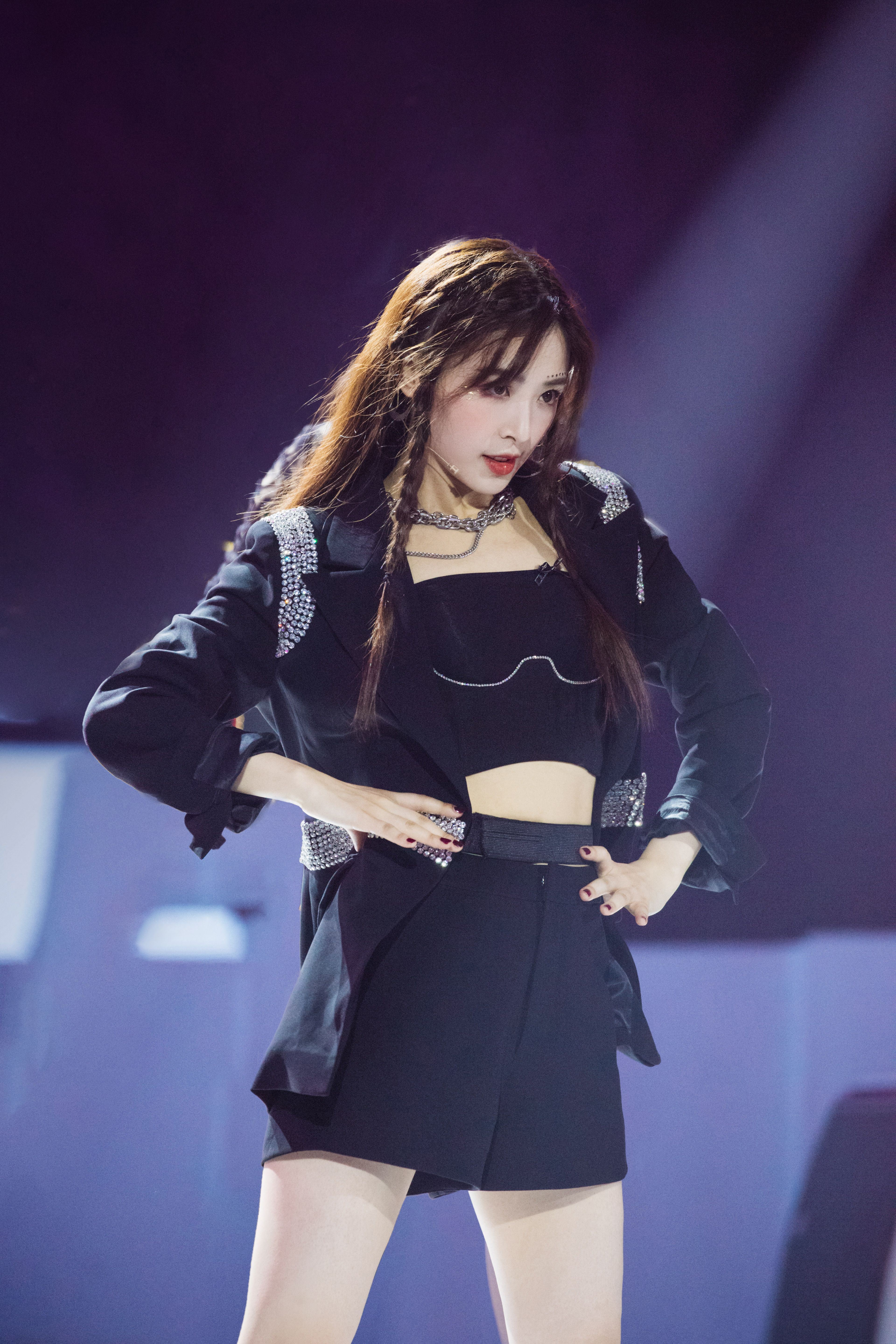 《乘风破浪的姐姐》话题热度加持,张含韵商业价值稳步上升