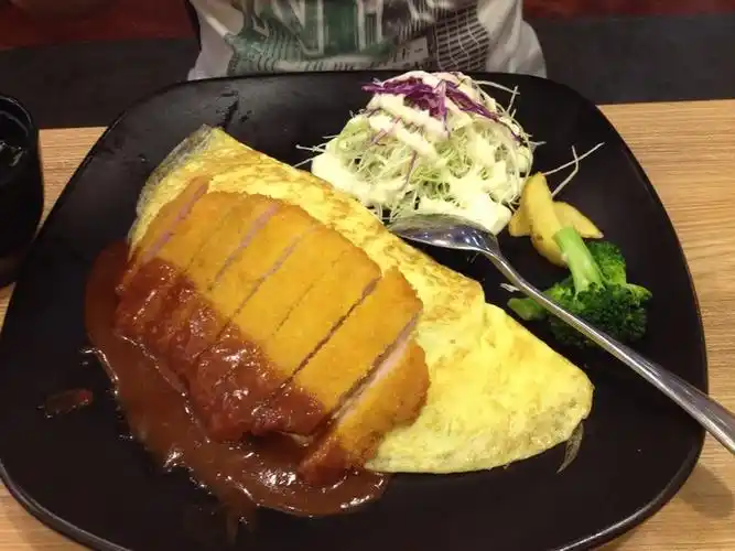 鸡排蛋包饭～小岛一家叫龙梧桐的韩国菜,不是很好吃但是很好看啊