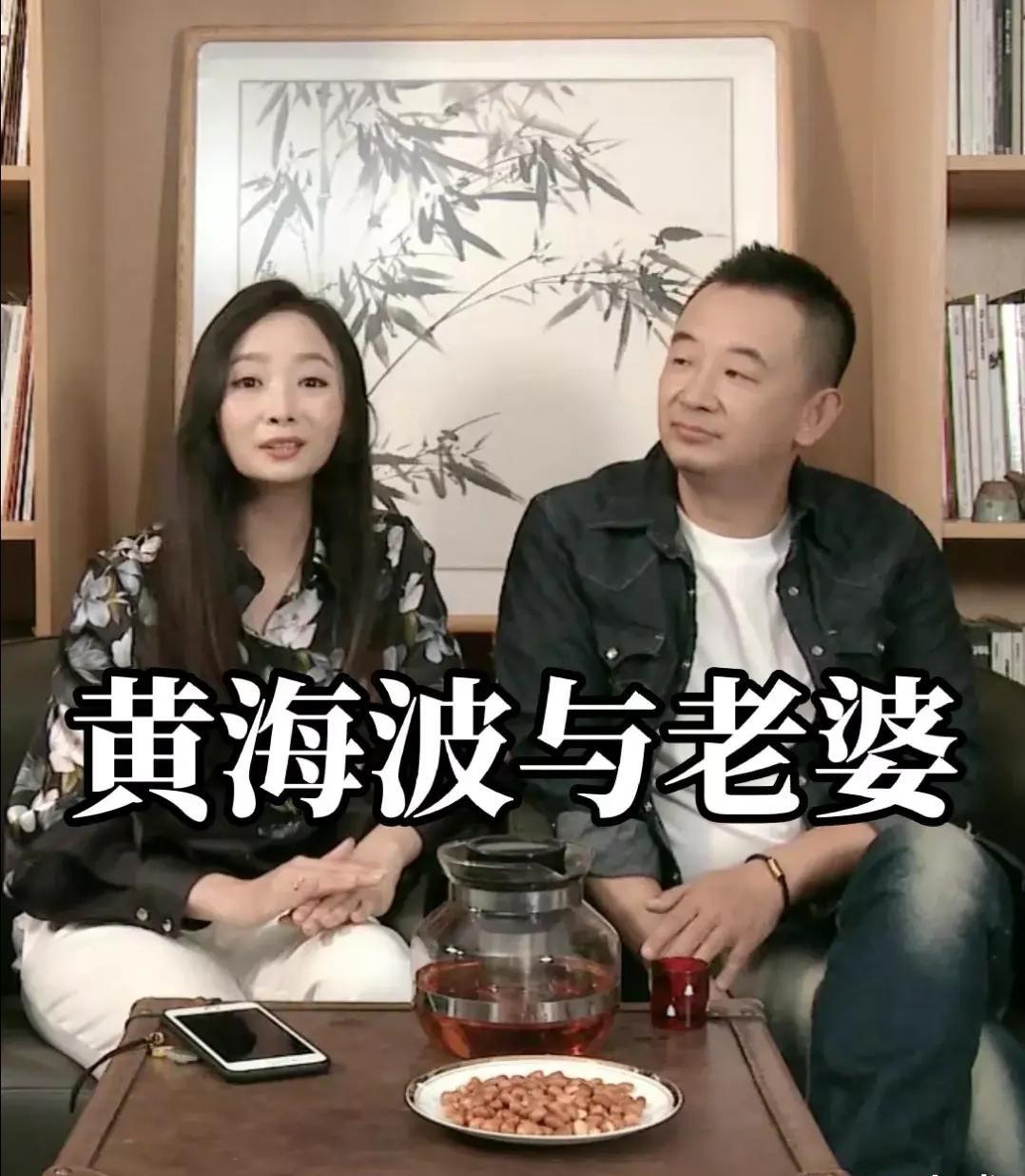 原创黄海波和老婆第一次直播,放盘花生米,被怼直播不能喝酒