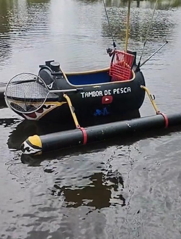 这钓鱼船如何?找个油桶也做一个!9块9包邮,你也来一个?