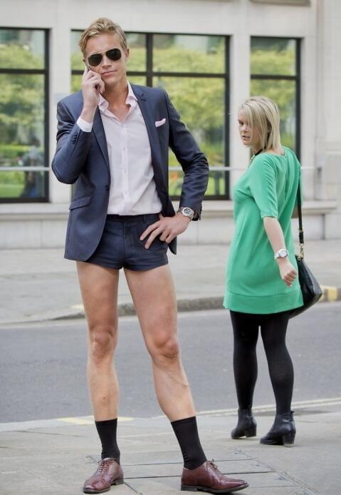 几十年前,个个男人都穿女装