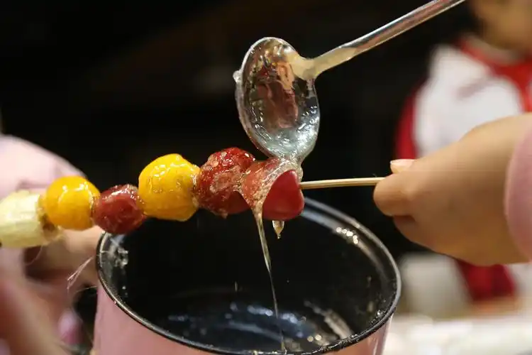 品冬日甜蜜,串趣味童年—白又白美劳馆冰糖葫芦diy主题活动