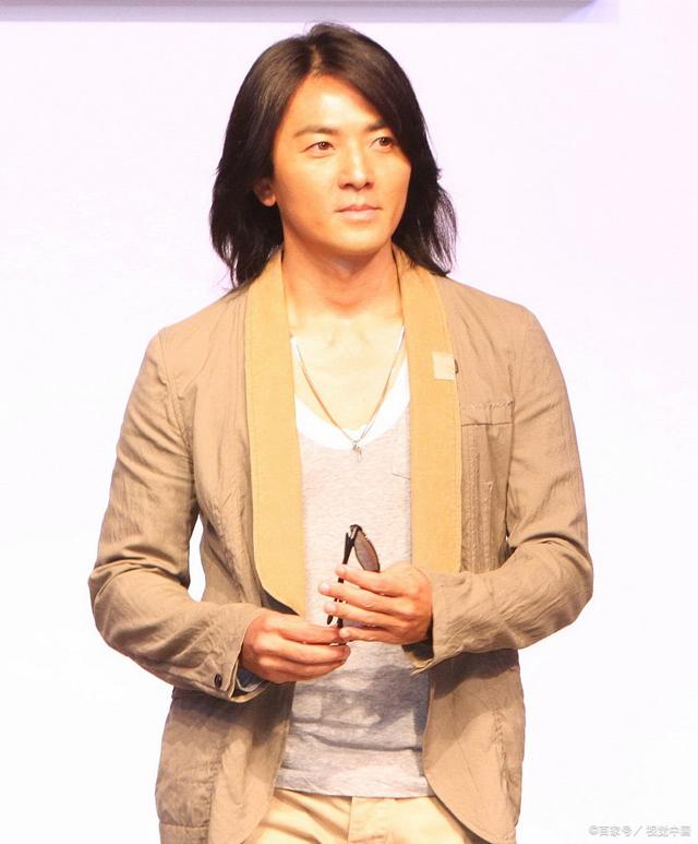 56岁手握数十亿资产,结婚10年坚持丁克,郑伊健究竟是怎么想的?