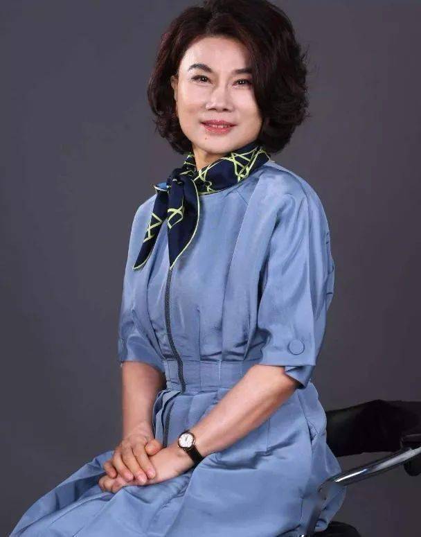 她是中国女企业家的时尚担当,穿的漂亮不如活得漂亮