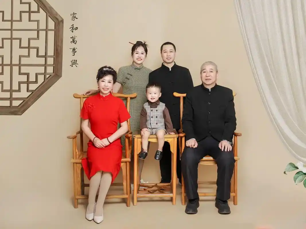 一起来拍全家福 #记录家庭美好瞬间 #最珍贵的照片 #开心 - 抖音