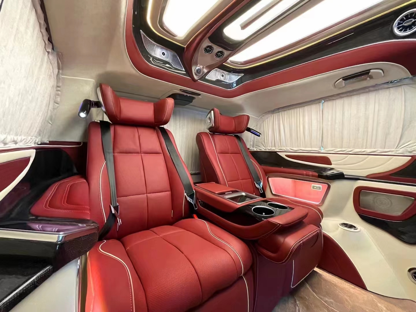 奔驰商务车vs980,内饰绝美cp搭配!品控质量比价格更重要