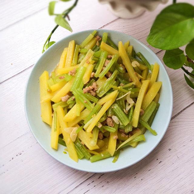 芹菜土豆条,一道极下饭的家常菜