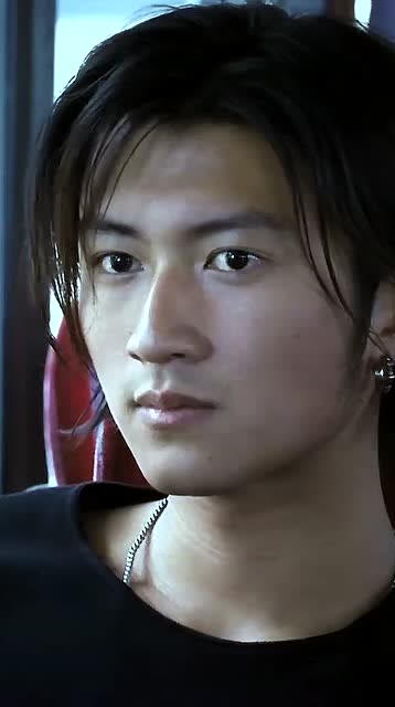 谢霆锋是让吴彦祖和冯德伦都觉得帅的男人有点小痞子的味道