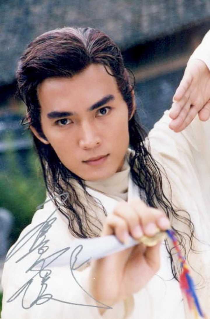 按照知乎众的年龄来看,大家都差不多知道的小李飞刀  李寻欢