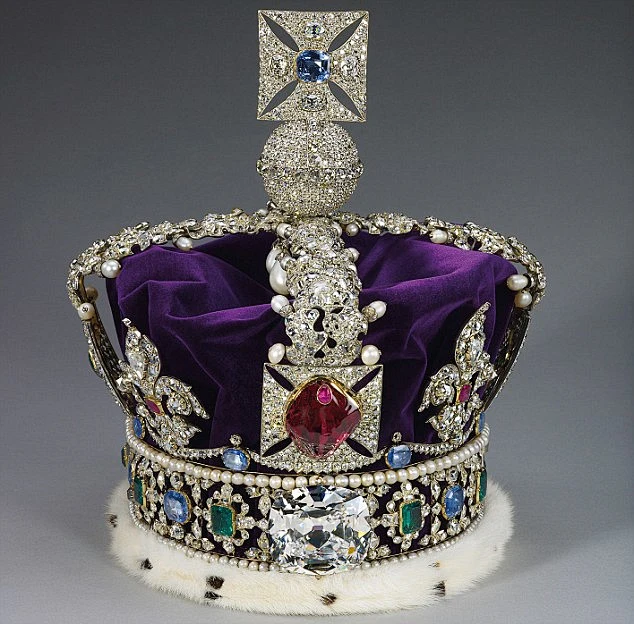 imperial state crown: worn by the queen at the