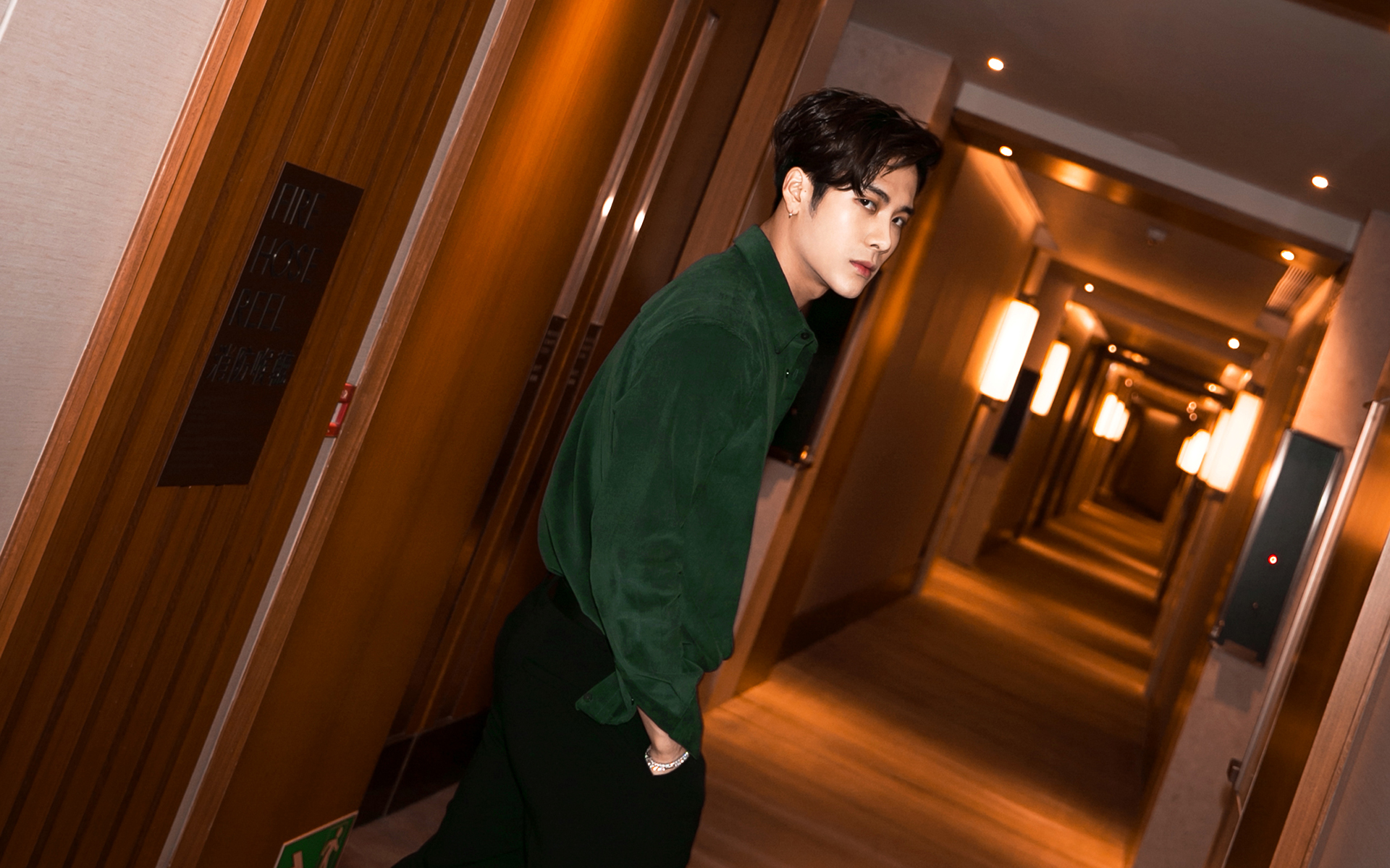 王嘉尔高清帅气写真图片桌面壁纸