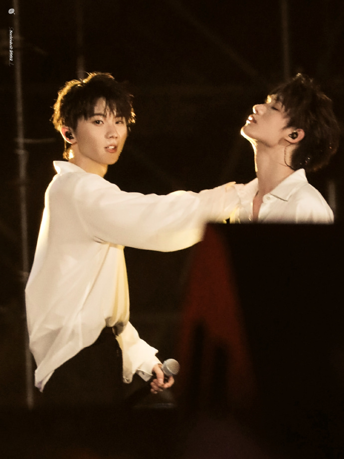 祺鑫超话230502#时代少年团理想之途演唱会#心跳夜里倒车 请注意 请