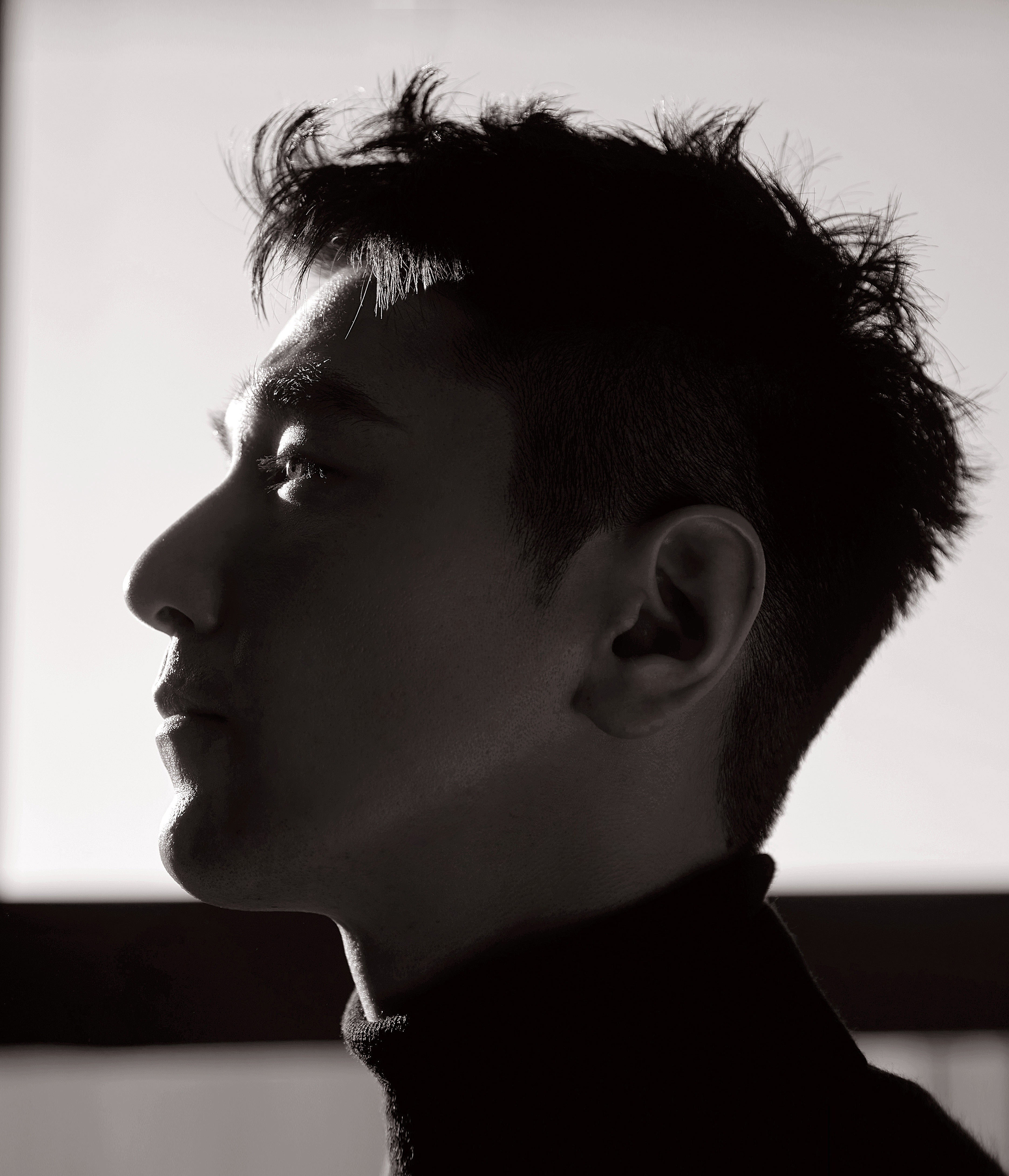 电影《晴雅集》今日举办首映礼,@赵又廷 发布最新写真,all black造型