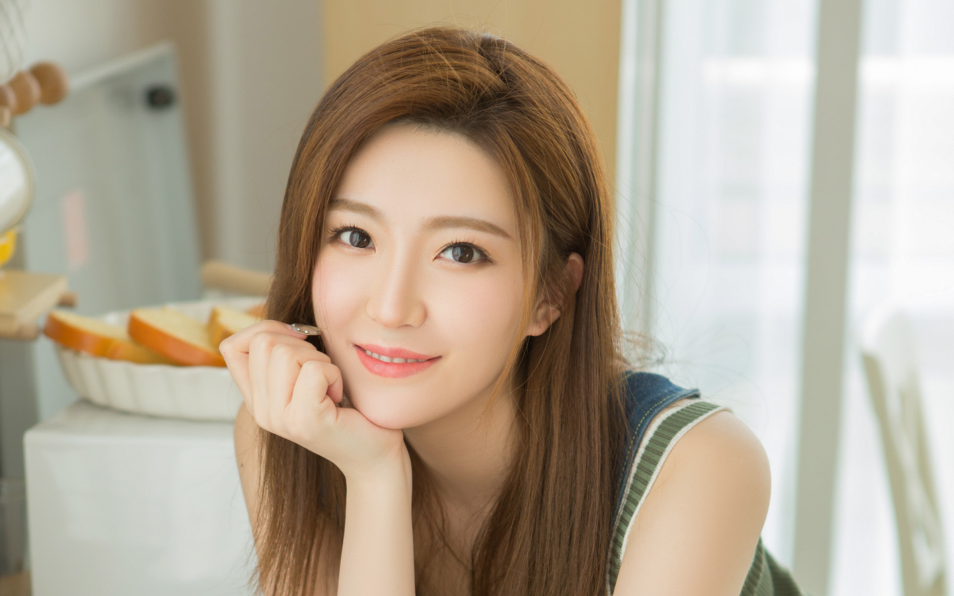 性感金发美女高清桌面壁纸