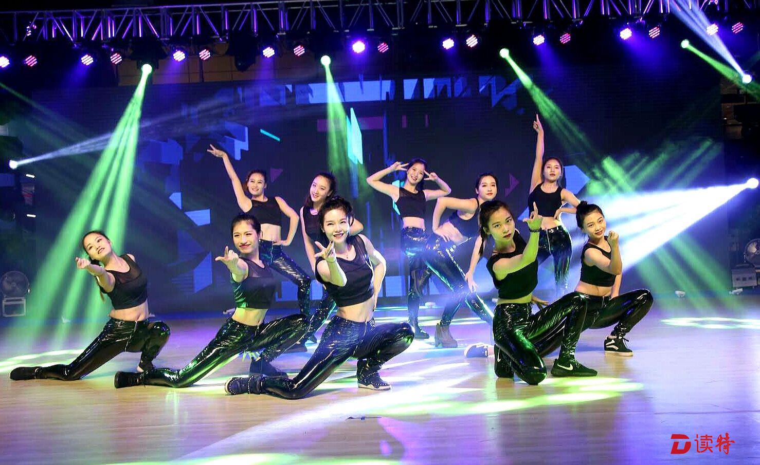 第三届深圳舞蹈节盛大启动群众集体舞舞王诞生