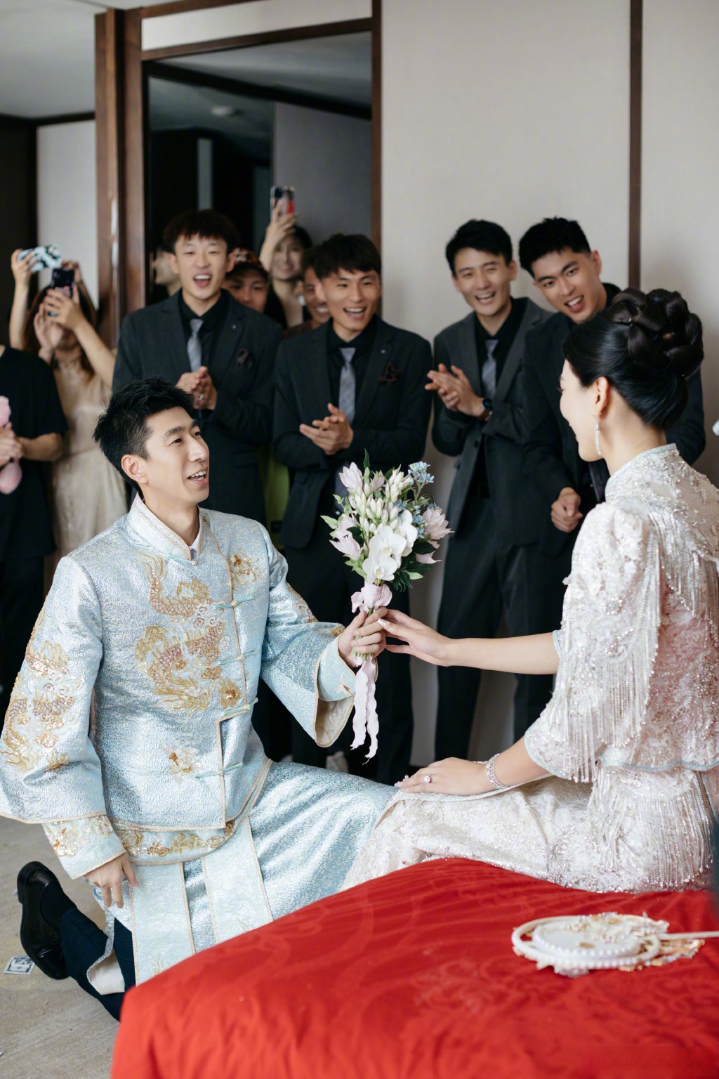 赵帅郑姝音婚礼# 今年6月,奥运冠军@跆拳道赵帅 @郑姝音 宣布结婚,"