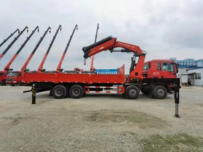 国六重汽豪沃前四后八宏昌天马25吨折臂吊 - 16吨以上随车吊 - 随车吊