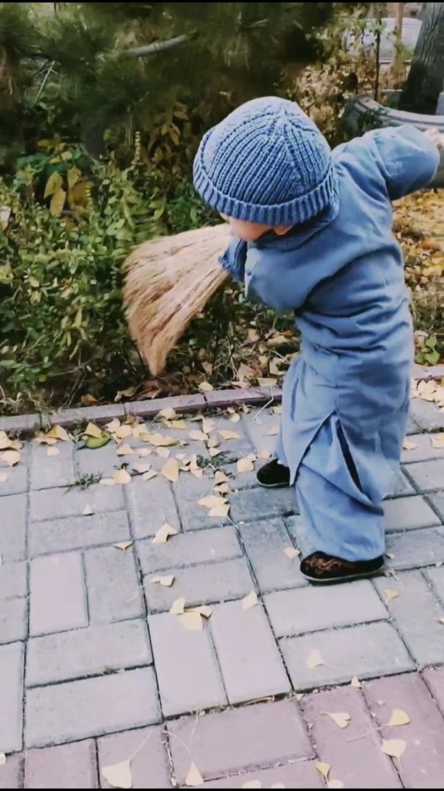 小和尚扫地居然会神功?