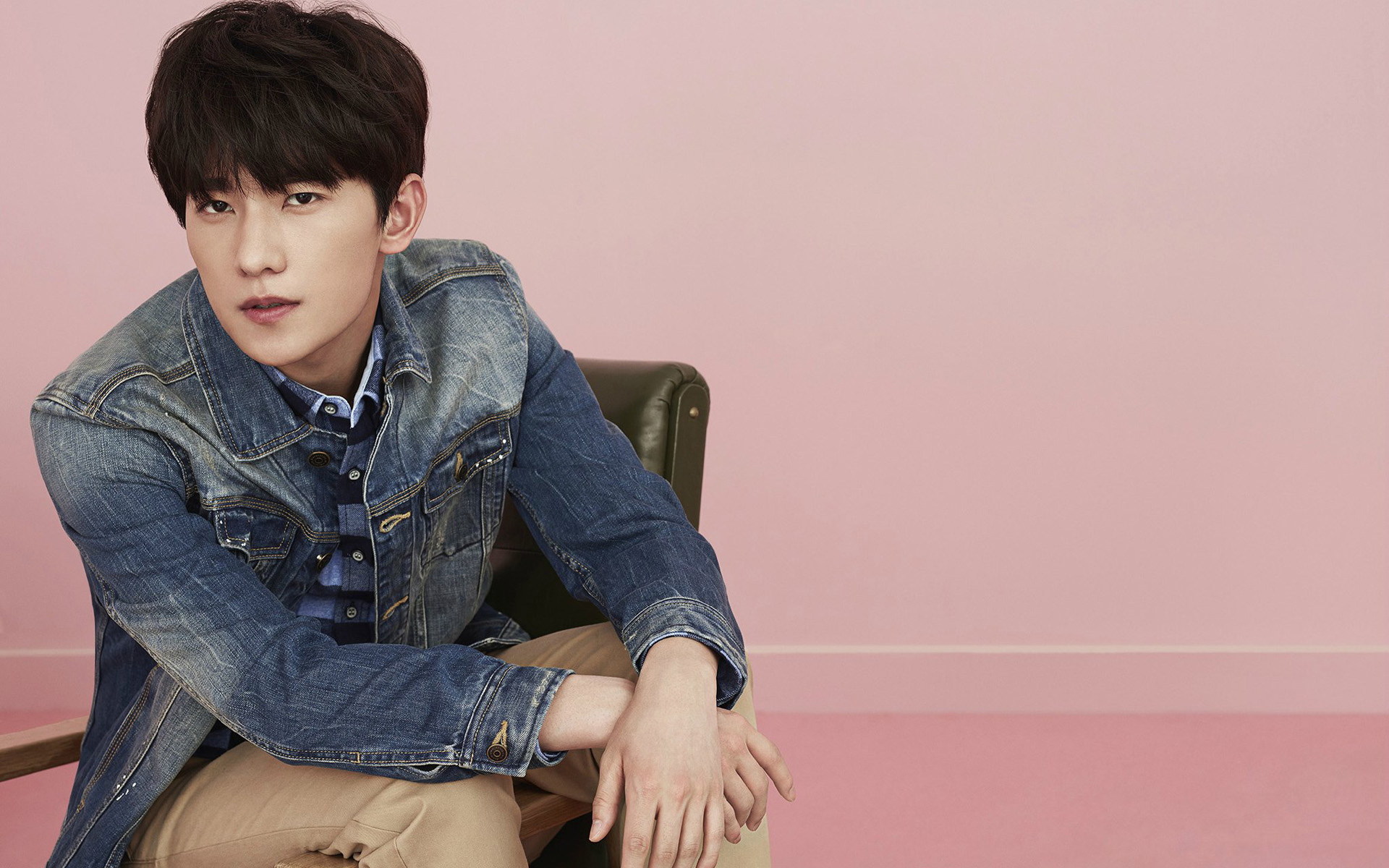 杨洋帅气图片桌面壁纸