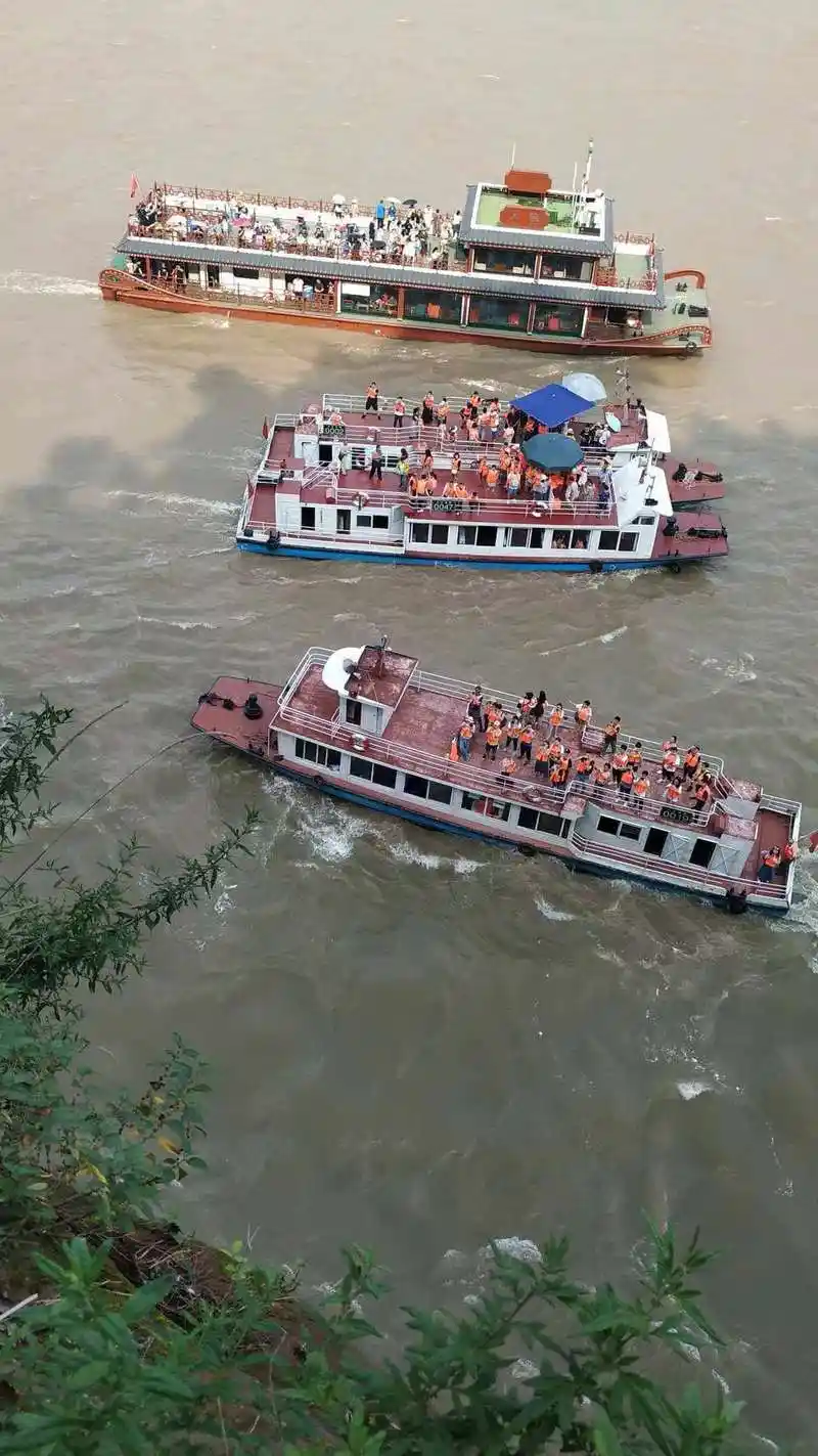 船游三江交汇,去感受乐山大佛的震撼之美