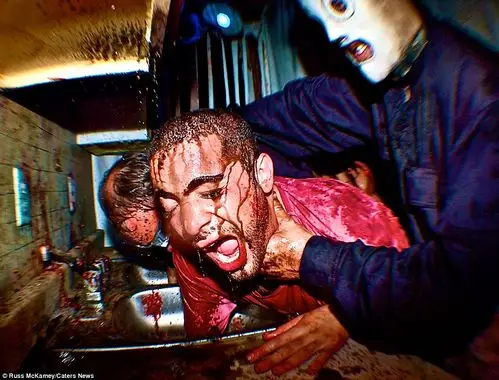 美国圣地牙哥全世界最恐怖的鬼屋mckamey manor:创立14年没有人成功
