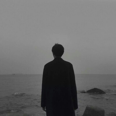 我爱的黑白头像,和那个孤独的背影.@晏翎