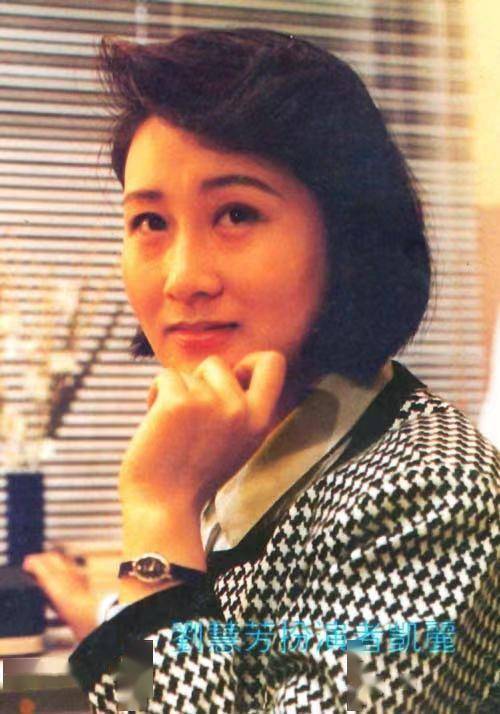 时髦又年轻张凯丽春节频频亮相各大晚会气质这块拿捏的稳稳的