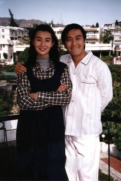 张曼玉53岁生日快乐!女神和周星驰合照曝光,那时曼玉星爷好年轻