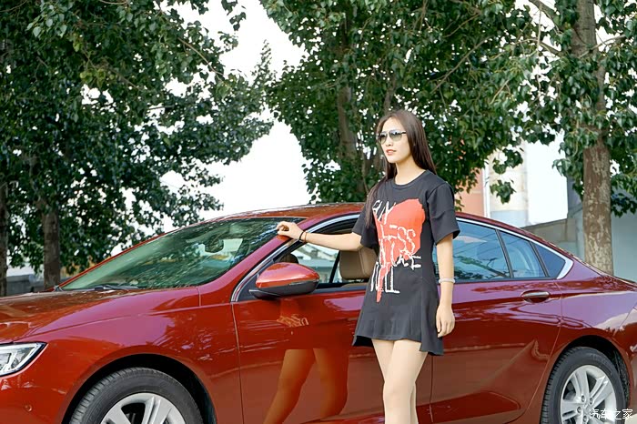 新君威 你是我的菜 为爱车当车模