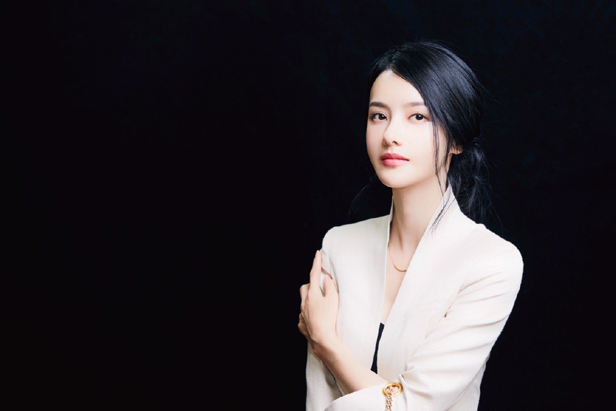 气质美女张芷溪性感知性写真,高清图片-壁纸族