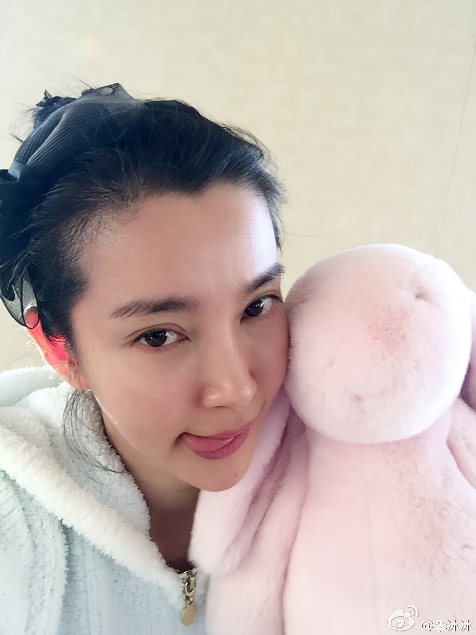 李冰冰秒变女神经! 穿兔子装搞怪自拍(组图)