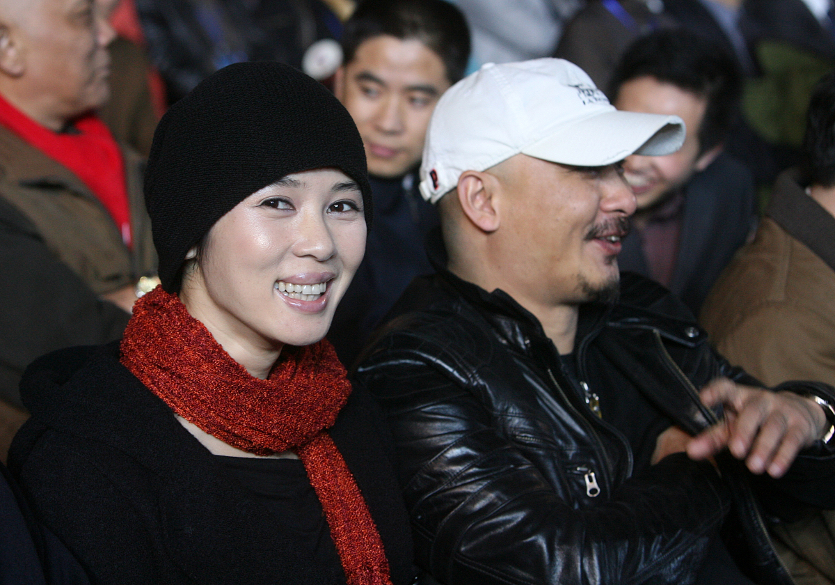 私下约张雨绮吃饭,两人喝的有点多,为了张雨绮的安全,王全安送她回家