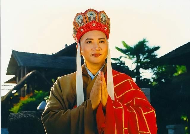能详的传统神话西游记里,西天取经四人组中最拉跨的无疑就是唐长老了