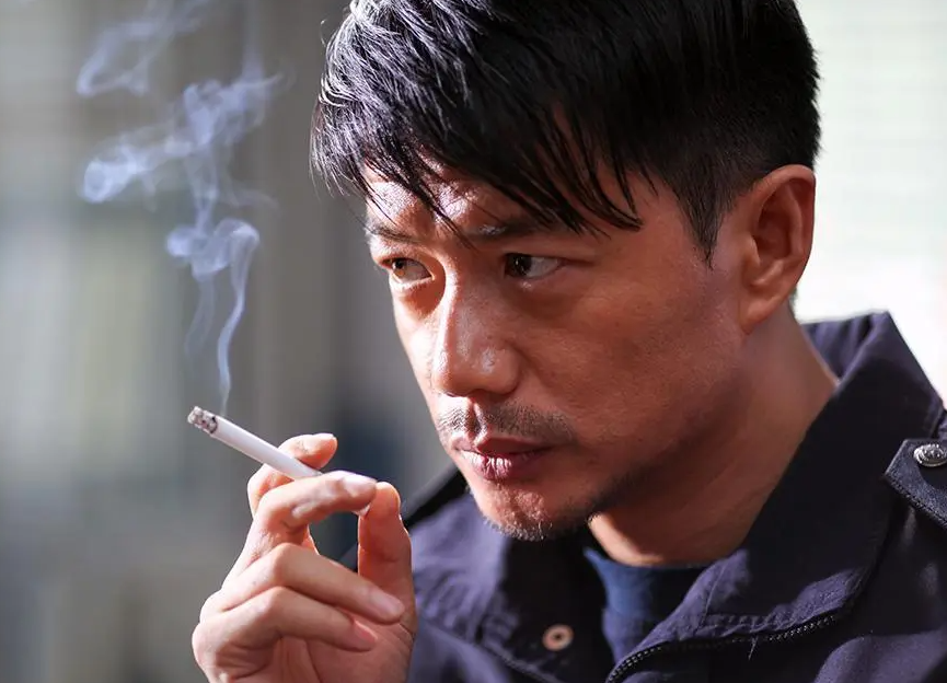 回顾:5位"越老越帅"的男星年轻其貌不扬,人过中年却儒雅帅气