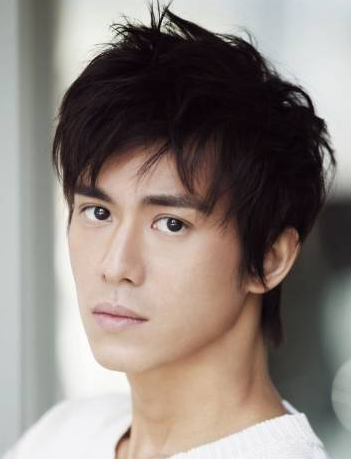 是中国台湾影视男演员,2006年因参演电视剧《新昨夜星辰》而出道,并且