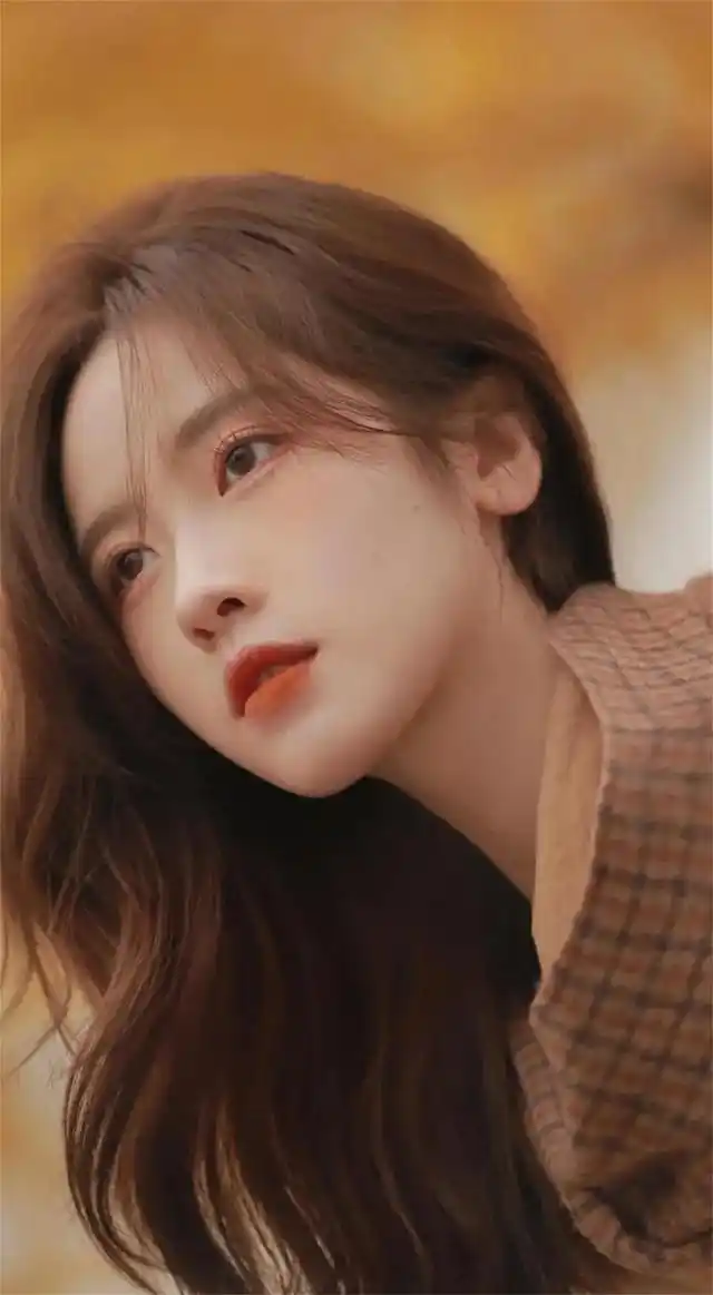 高清清纯美女壁纸写真,宛如一幅幅精致的艺术画卷,让人陶醉其中