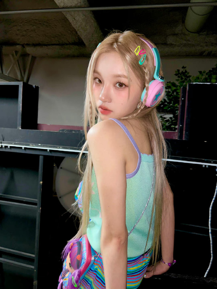 宋雨琦把彩虹披在身上##宋雨琦舞台造型随拍