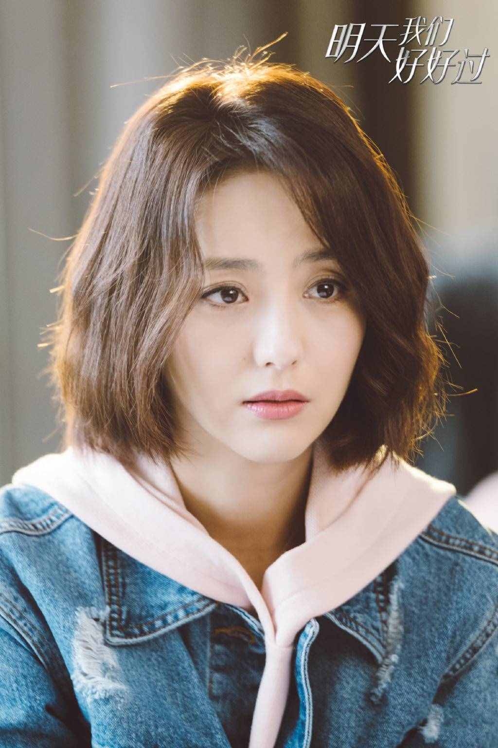 齐肩卷发像大妈,微卷短发显年轻