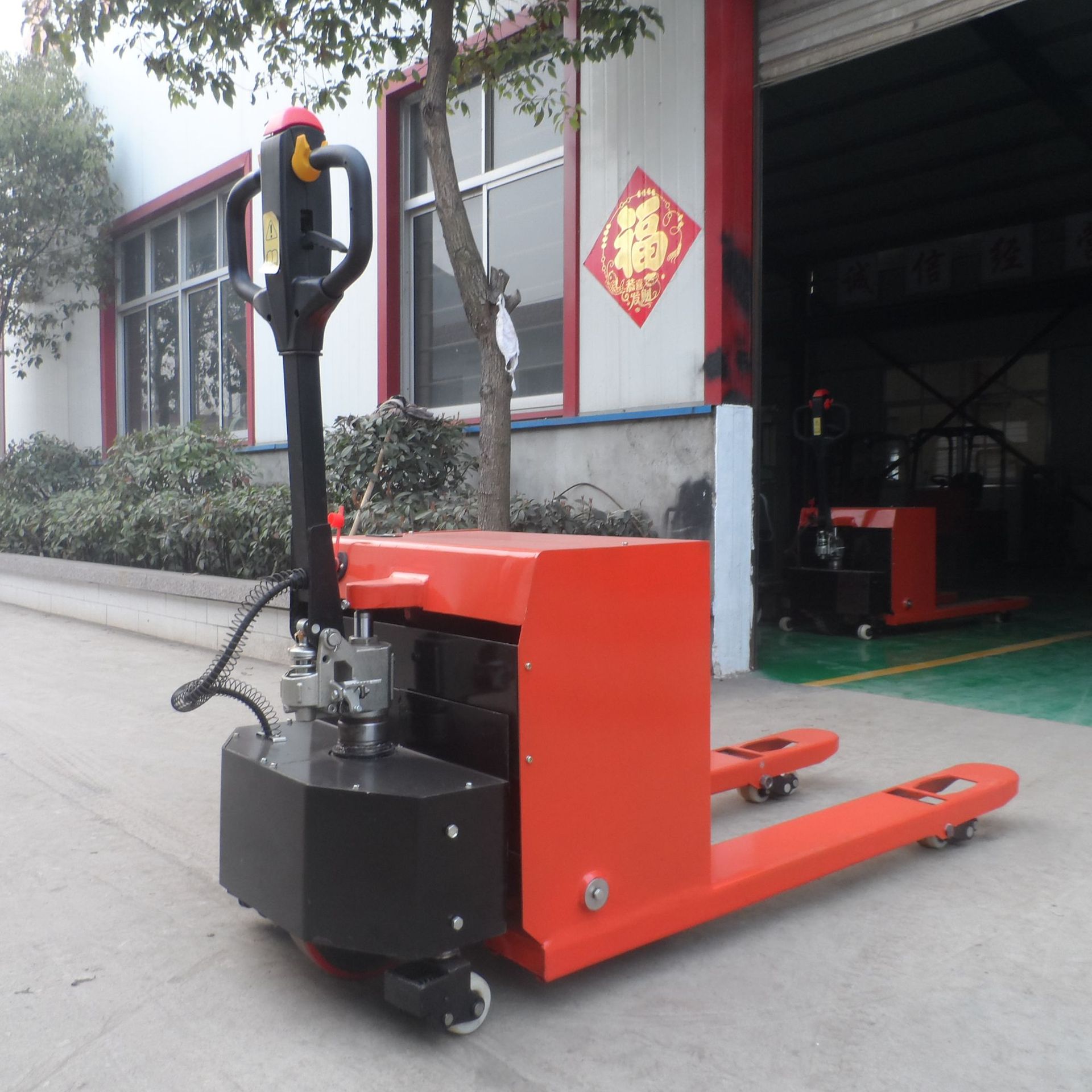 2吨半电动搬运车 手动升降电动行走托盘车液压电动搬运叉车