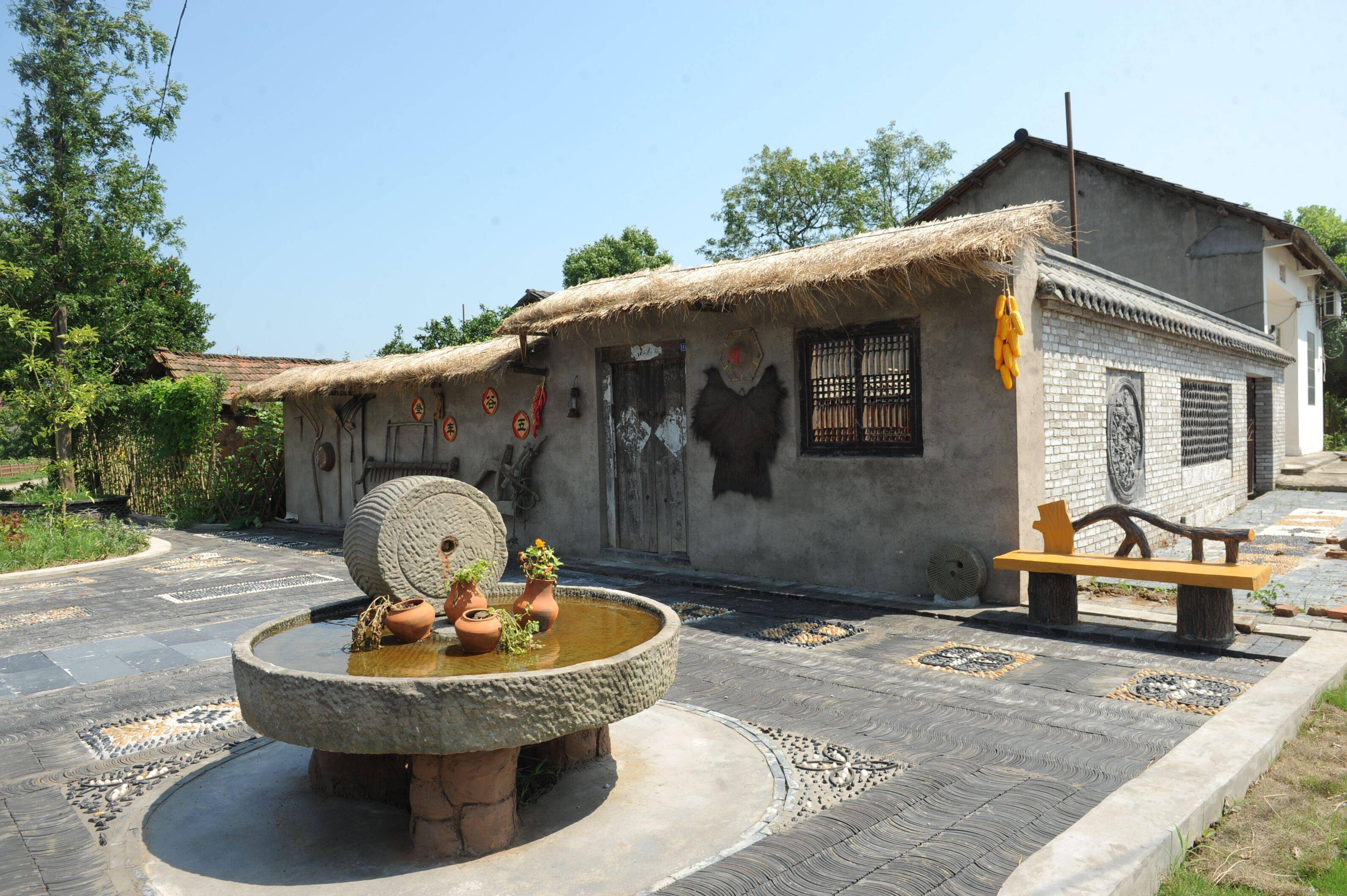 2020年,荆州市马山镇蔡桥村结合农村人居环境整治行动,在一组启动了"