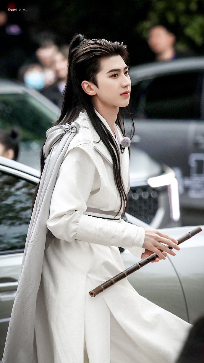 奔跑吧蔡徐坤##蔡徐坤白衣古装造型